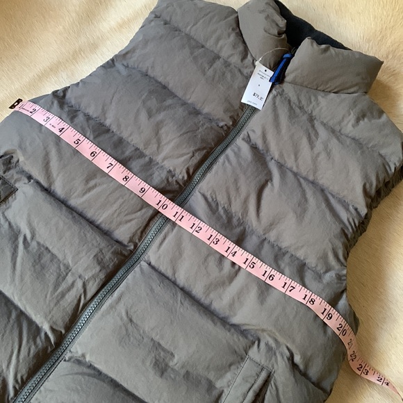 Mens GAP Brand NEW Gray Luxury DOWN Alternative Winter Puffer VEST - Picture 9 of 15